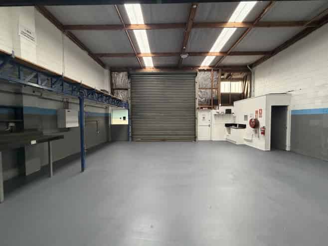 Functional 94sqm warehouse – available now