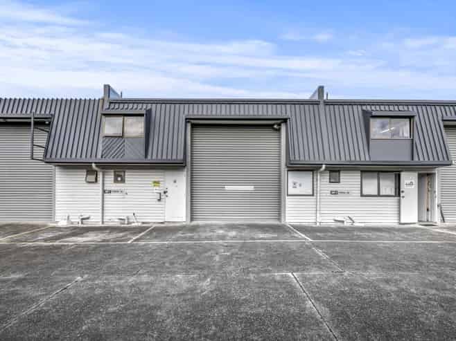 Functional 94sqm warehouse – available now