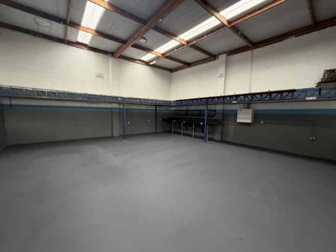 Functional 94sqm warehouse – available now