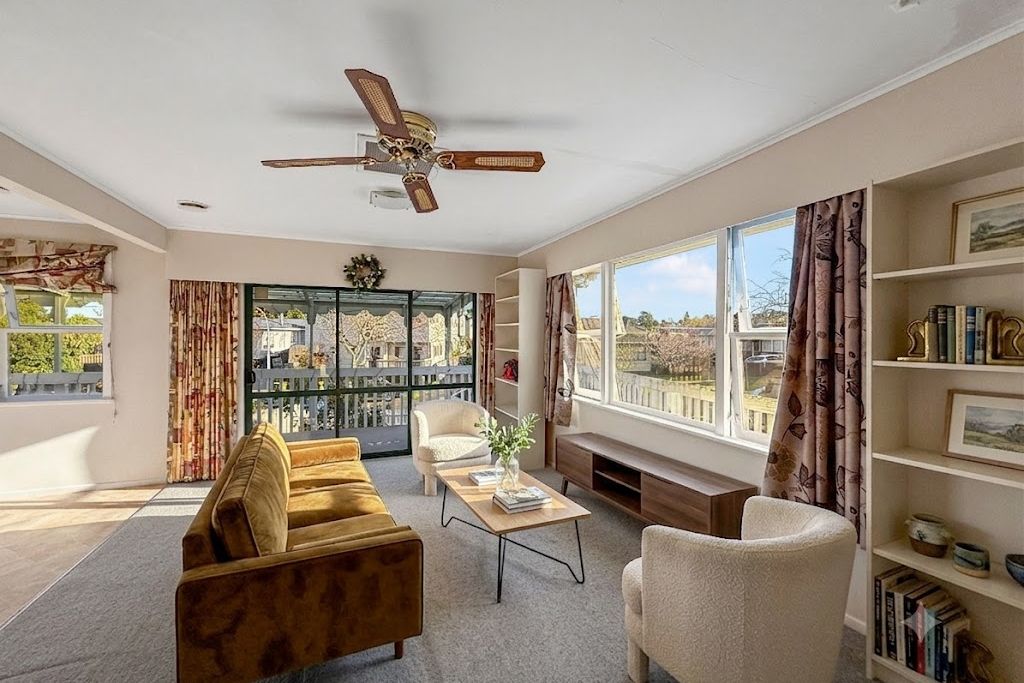 Charming 3-bed, 1-bath family haven with single garage! - Vista 3
