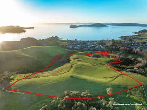 33 and 33A Kawakawa-Orere Road, Kawakawa Bay