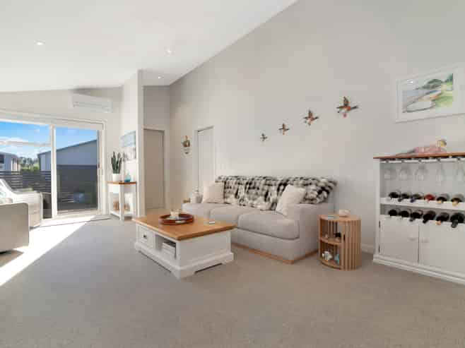 37 Saint Pauls Drive, Brookfield