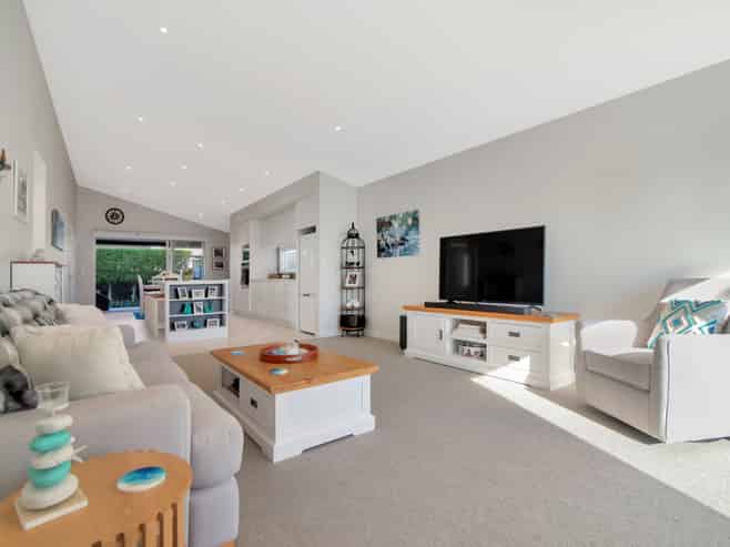 37 Saint Pauls Drive, Brookfield