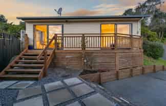 2 Beazley Avenue, Paparangi