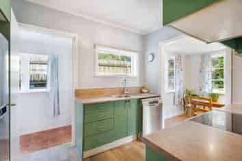 35 Elmslie Road, Pinehaven