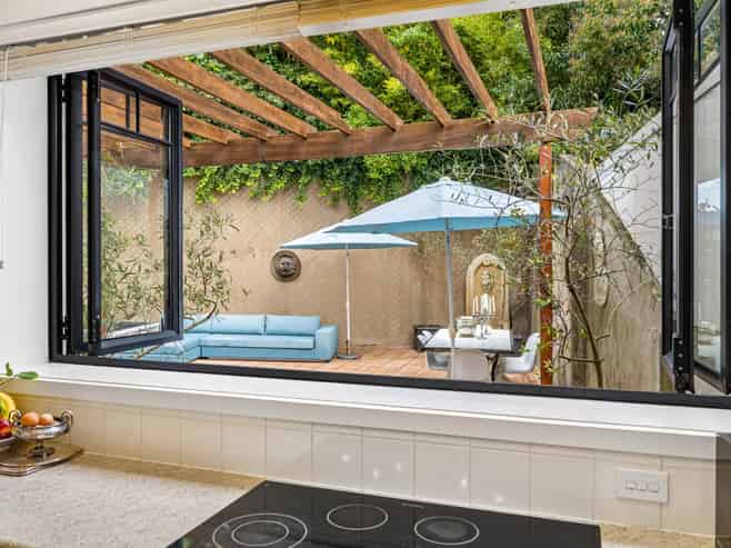 AA/8 Farnham Street, Parnell