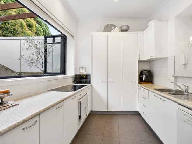 AA/8 Farnham Street, Parnell