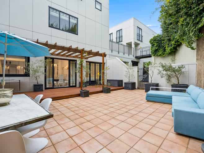 AA/8 Farnham Street, Parnell