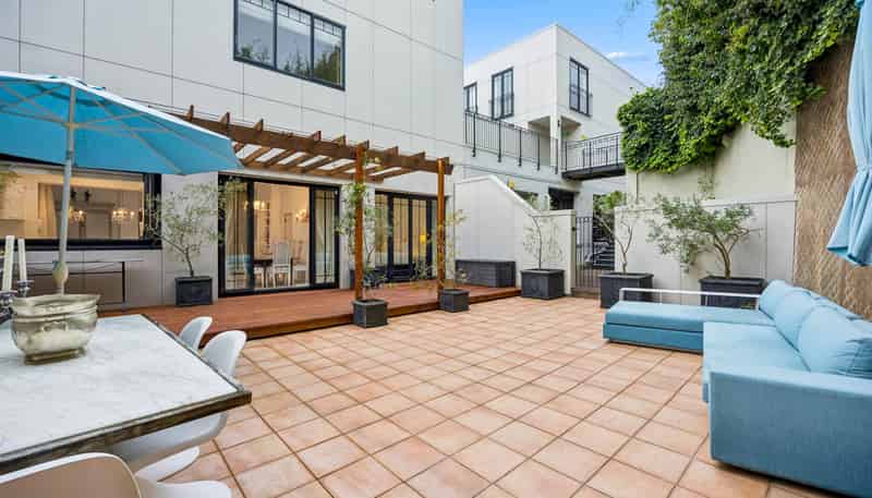 AA/8 Farnham Street, Parnell