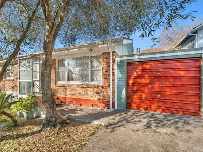2/8 Keystone Avenue, Mount Roskill