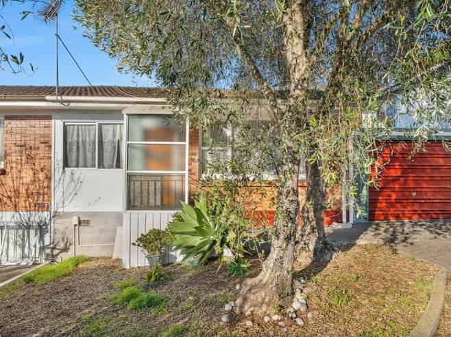 2/8 Keystone Avenue, Mount Roskill