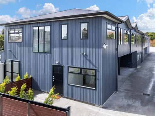 70 Portage Road, New Lynn