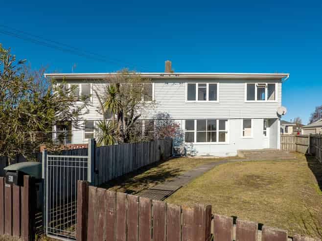 20 and 22 Bournemouth Crescent, Aranui
