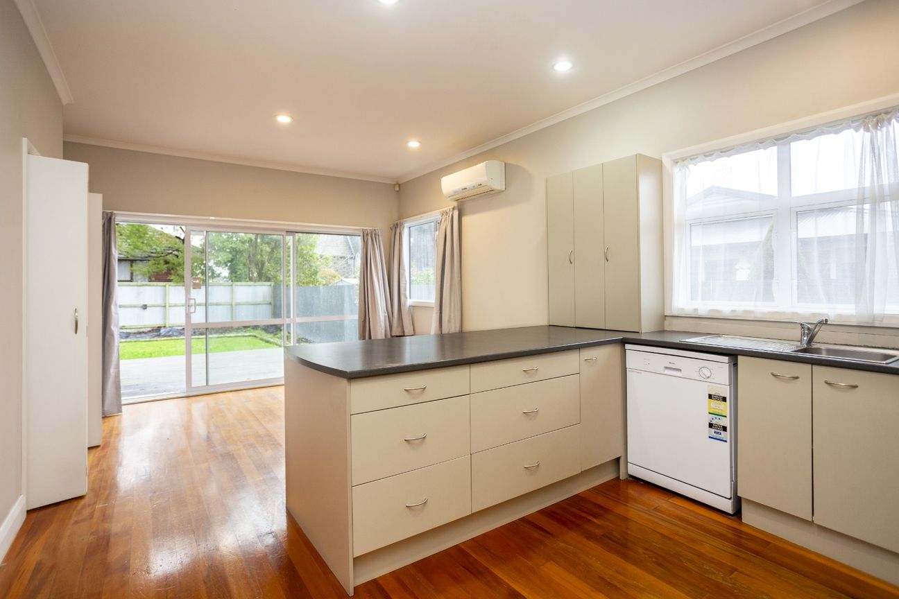 Spacious 3-Bedroom Home in Prime Riccarton Location - Widok 4