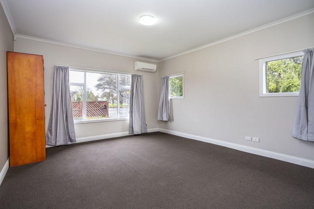Spacious 3-Bedroom Home in Prime Riccarton Location - Więcej