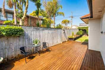 1/9 Corrella Road, Belmont
