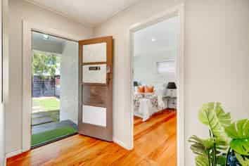 1/9 Corrella Road, Belmont