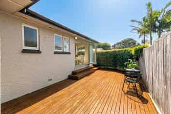 1/9 Corrella Road, Belmont