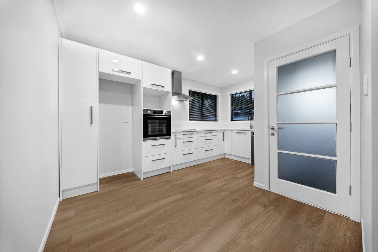 FULLY RENOVATED & VACANT - Aanzicht 6
