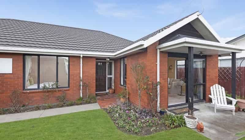 2/27 Waimairi Road, Upper Riccarton
