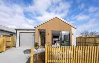 32 Jacks Landing Drive, Hamilton Lake