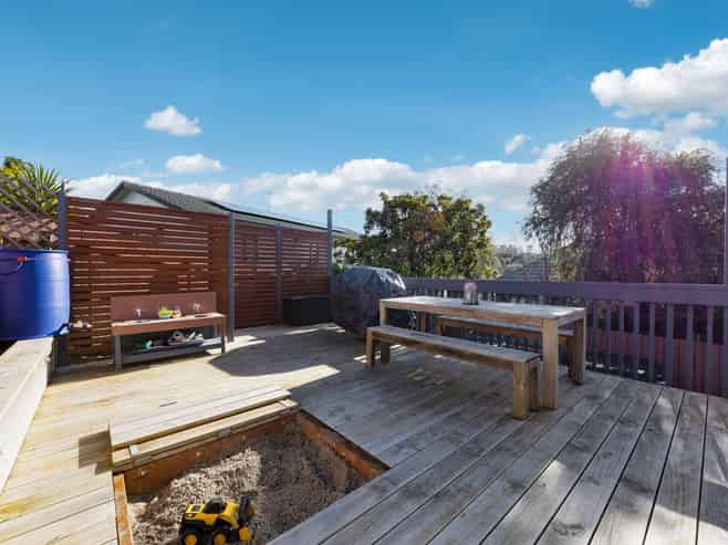 15B Greta Place, Stanmore Bay