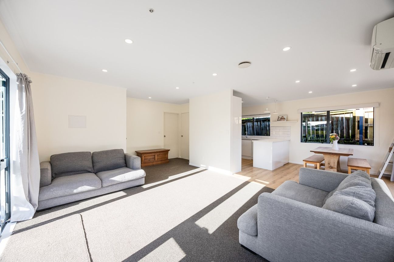 Elevated, easy living in the heart of Stanmore Bay – pohled 2