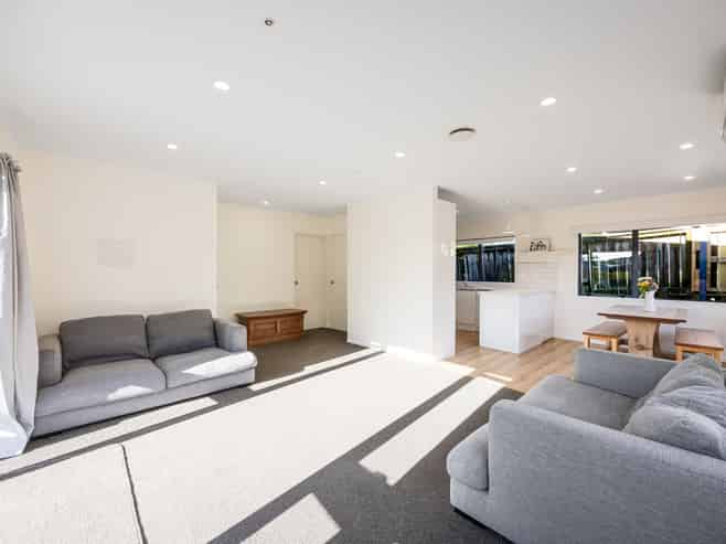 15B Greta Place, Stanmore Bay