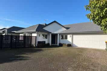 27 Windsong Court, Northpark