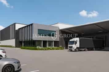 BRAND-NEW 12M-STUD INDUSTRIAL WITH DRIVE-THROUGH