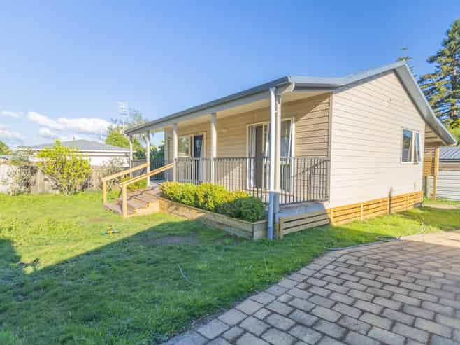 a/16 Bay Grove, Pukehangi