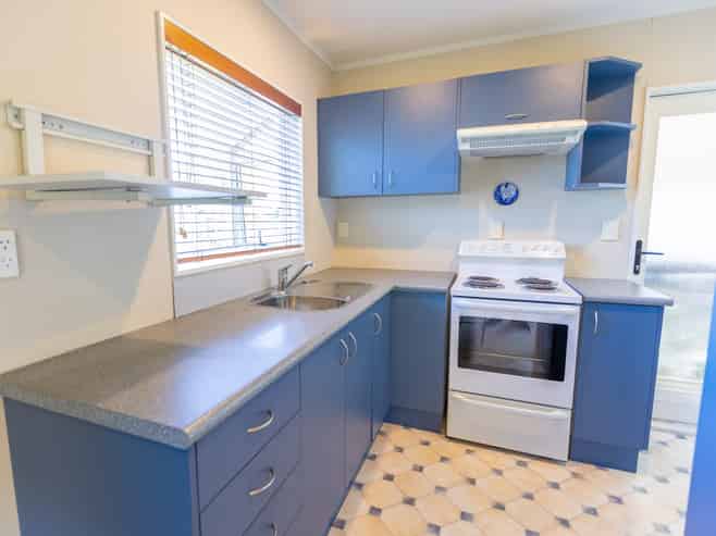 a/16 Bay Grove, Pukehangi