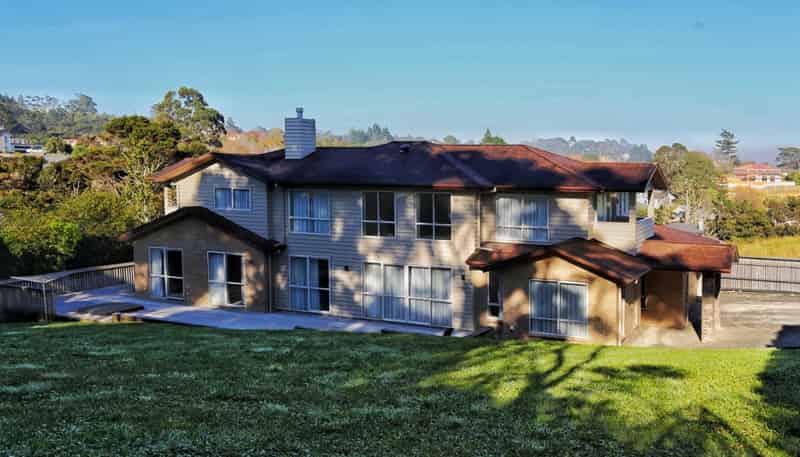 6 Albertine Place, Greenhithe