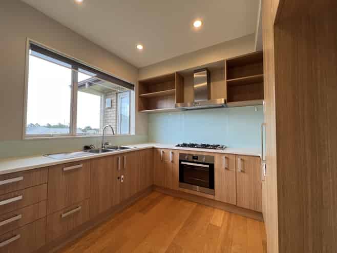 6 Albertine Place, Greenhithe