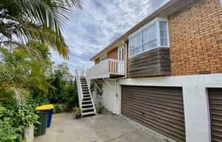 2/122 Carlisle Road, Browns Bay