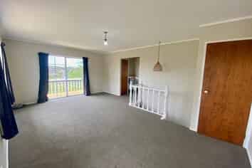 2/122 Carlisle Road, Browns Bay
