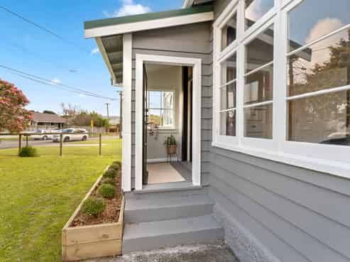 12 Randwick Crescent, Moera