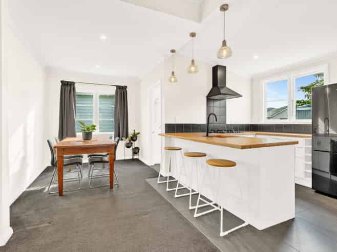 12 Randwick Crescent, Moera