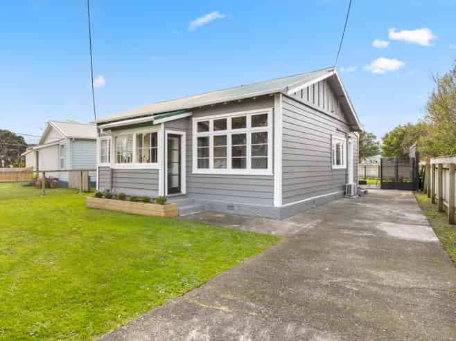 12 Randwick Crescent, Moera