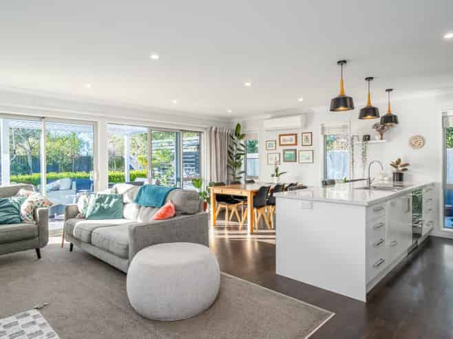 16 Flaxgrove Place, Parklands