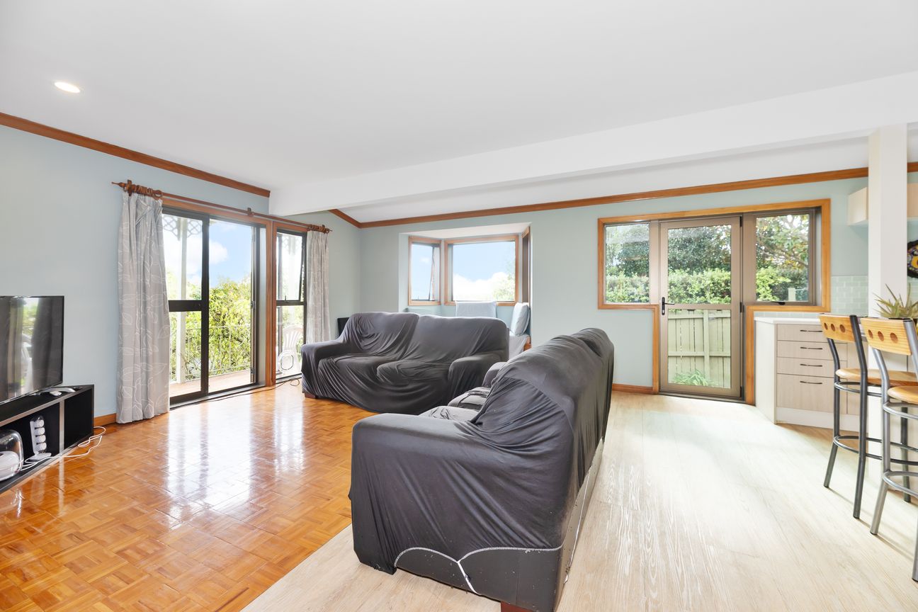 Spacious Family Living with Significant Potential - Widok 3