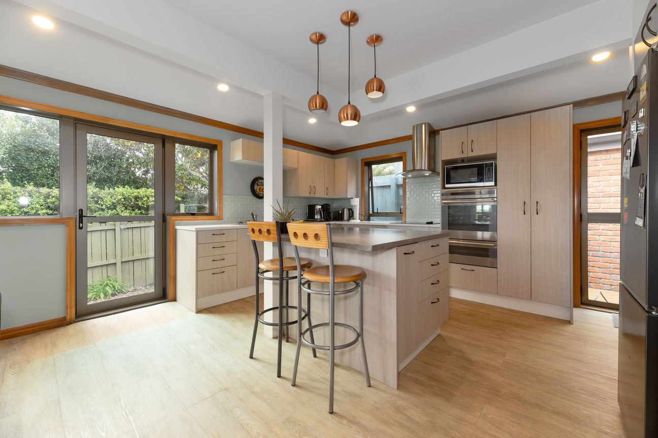 Spacious Family Living with Significant Potential - Widok 2