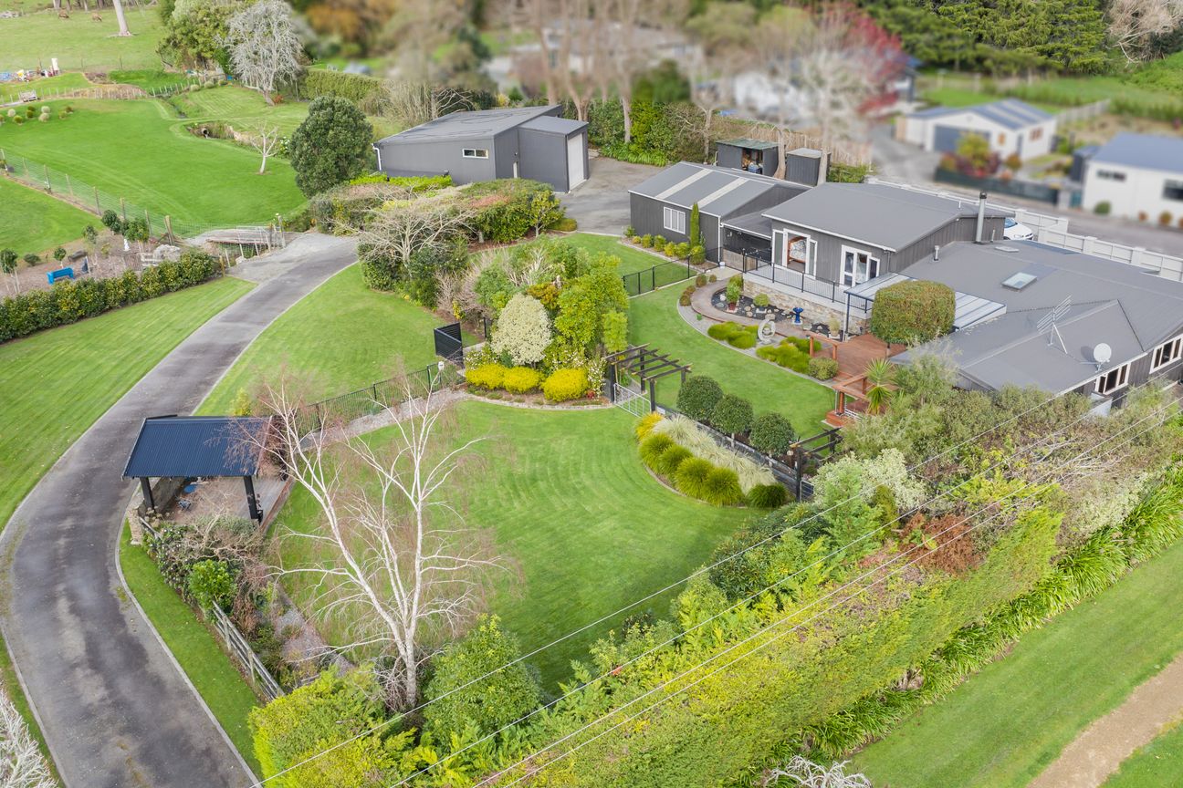Need a home with a big shed? - Vista 2