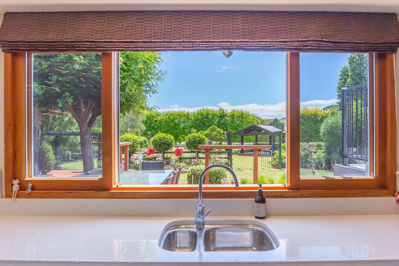 Need a home with a big shed? - Vista 3