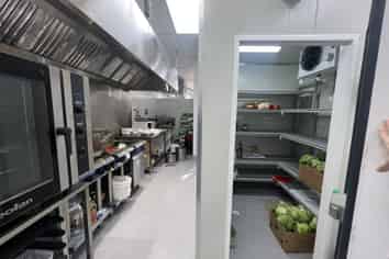 Near-New Hospitality/Takeaway Opportunity