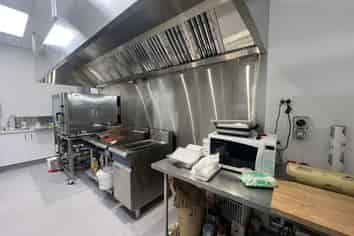 Near-New Hospitality/Takeaway Opportunity