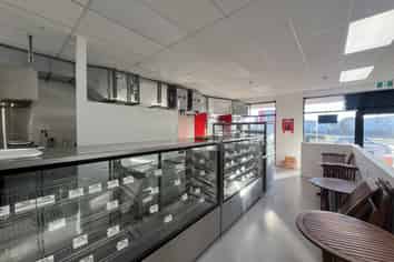 Near-New Hospitality/Takeaway Opportunity
