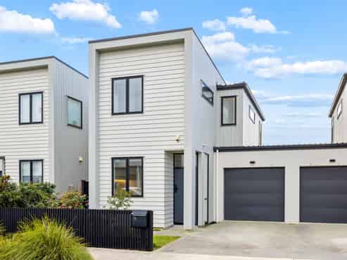 24 Tapuwae Way, Mangere Bridge