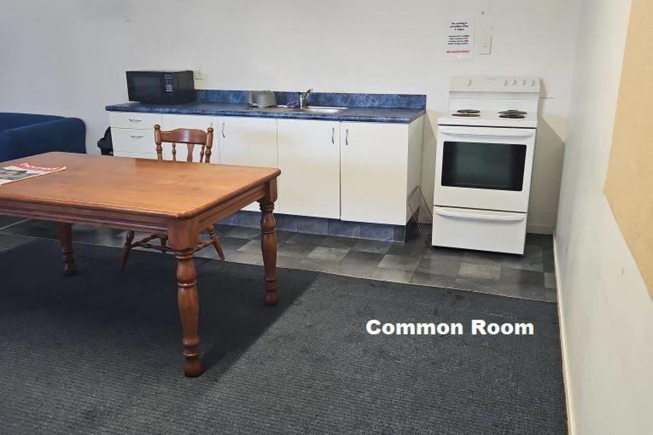 ELECTRICITY INCLUDED - CENTRAL FURNISHED BEDSIT UNIT! - More