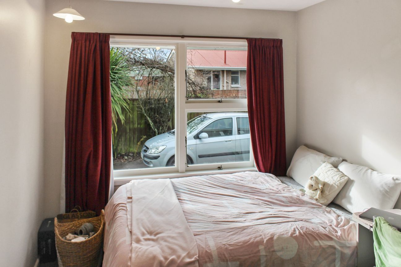 Very Tidy Three Bedroom Plus Two Sleepout (With Ensuites) Property - Widok 4